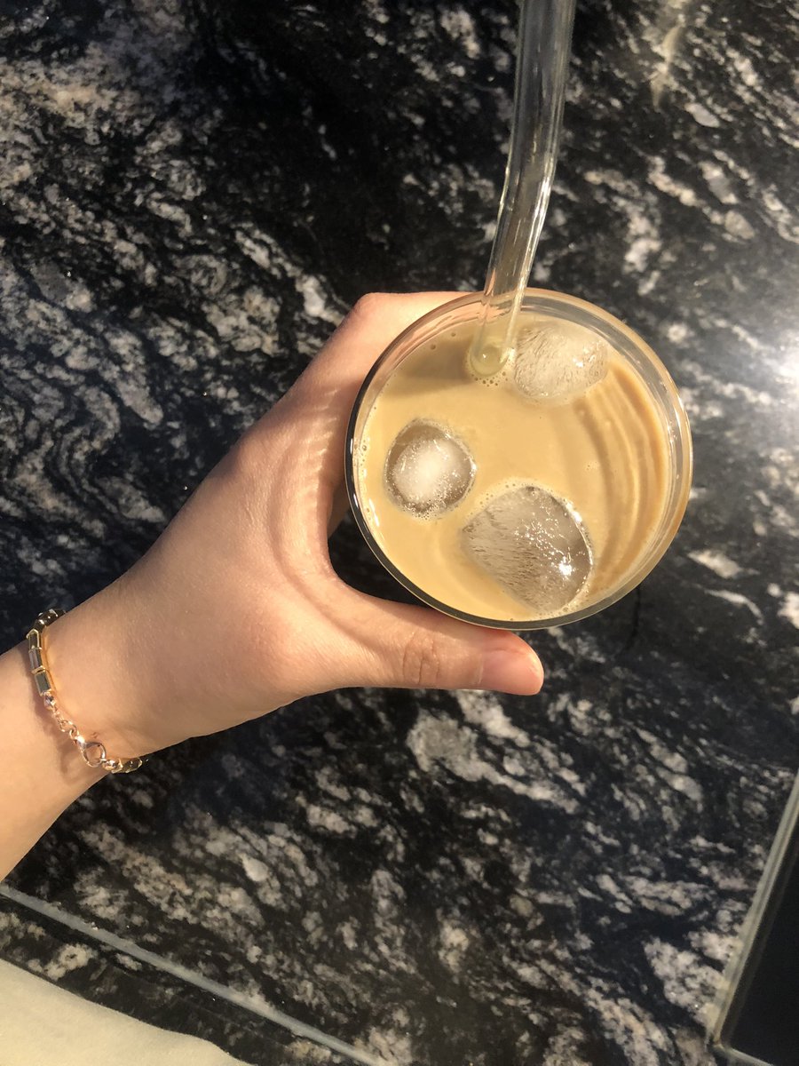 Kahve içmeye gitmek için hazırlanırken bile kahve içmek 💅