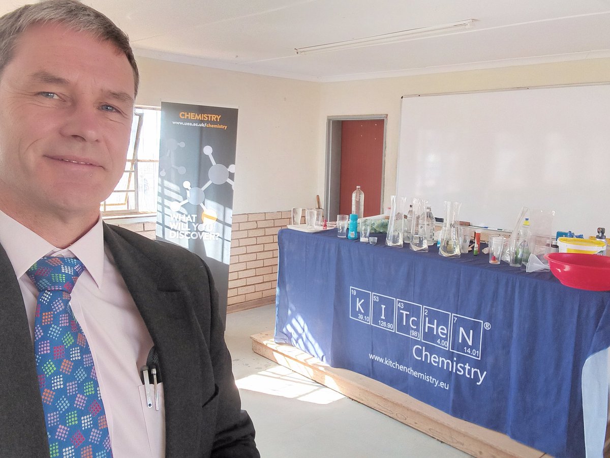 More #KitchenChemistry with #UmjikelezoWeScience.  This time at Dingeka High.  Currently waiting for the third group to finish an activity. 

<a href="/uniofeastanglia/">UEA</a> <a href="/UEA_Chemistry/">UEA Chemistry</a> <a href="/RoySocChem/">Royal Society of Chemistry</a>