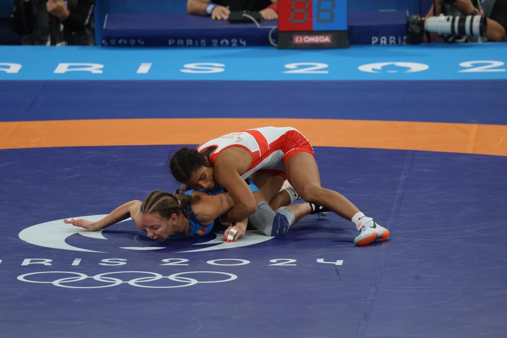 ECUADORolimpico's tweet photo. A SEMIFINALES!!!!

Lucía Yépez se impone 7-0 en cuartos de final ante Andreea Beatrice Ana 🇷🇴 y se instala en las semifinales de la división 53 kg de la lucha libre femenina

Vamos por esa medalla Tigra🐅💪
En semifinales peleará ante Annika Wendle🇩🇪 a las 18h15 🇫🇷 (11h15 🇪🇨)

#TeamEcuador🇪🇨
#Paris2024