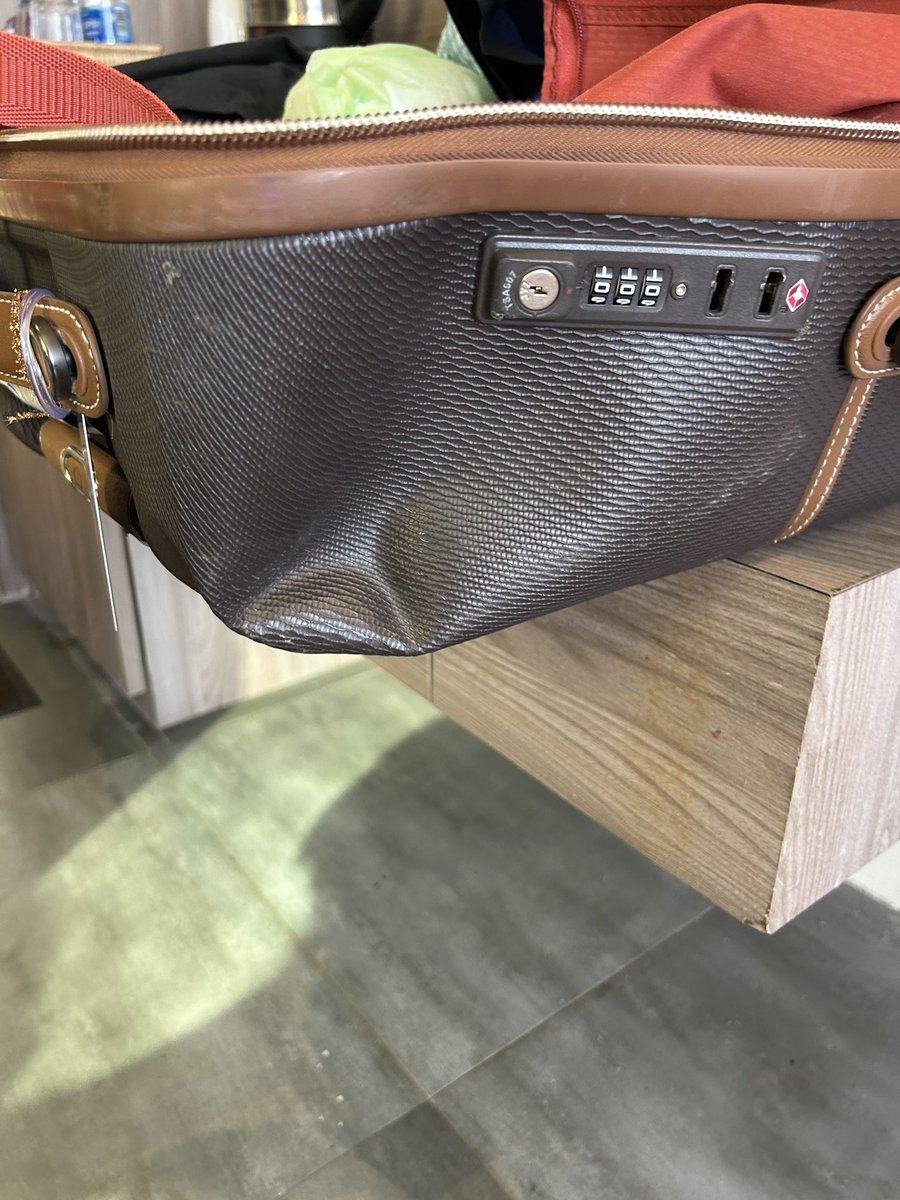 NitinComar1605's tweet photo. @IndiGo6E @IndiGo6E  #Indiasworstairline they will damage your luggage and offer the worst customer service. https://t.co/gezJ8nfrcW