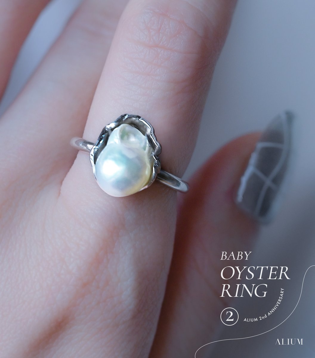 aliumcreation's tweet photo. 💍 𝑃𝑅𝐸𝑆𝐸𝑁𝑇 𝐶𝐴𝑀𝑃𝐴𝐼𝐺𝑁 

オイスターモチーフの指輪 ”𝐵𝐴𝐵𝑌 𝑂𝑌𝑆𝑇𝐸𝑅 𝑅𝐼𝑁𝐺” を1名様にプレゼント
日本産アコヤパールを使用した人気のシリーズを、キャンペーン用にフリーサイズで制作しました

詳細を確認いただきフォロー＆RPでご応募ください◎
応募期間：2024. 8/7 - 8/18 https://t.co/2B6wfso01q
