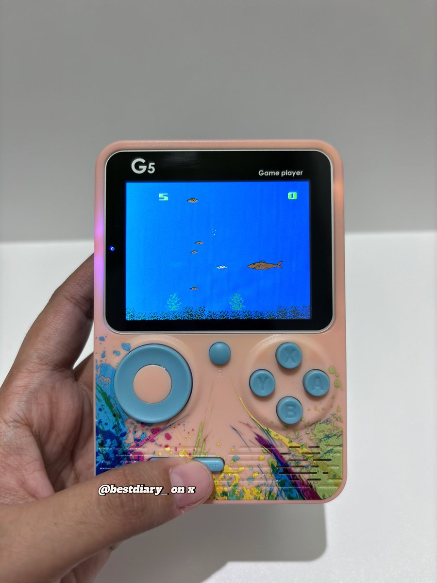 bestdiary_'s tweet photo. 500 game jadul anak 90an
Bisa disambungin ke TV 😭

Tanda tanda dewasa adalah nostalgia masa kecil rill😭 Aku habis beli game bot mana isinya 500 game jaman dulu. Ada feeding frenzy, super mario bros banyak banget. Apa itu stresss? akan ku mainkan game ini semuanya 😭 https://t.co/qSx8KcSYlL