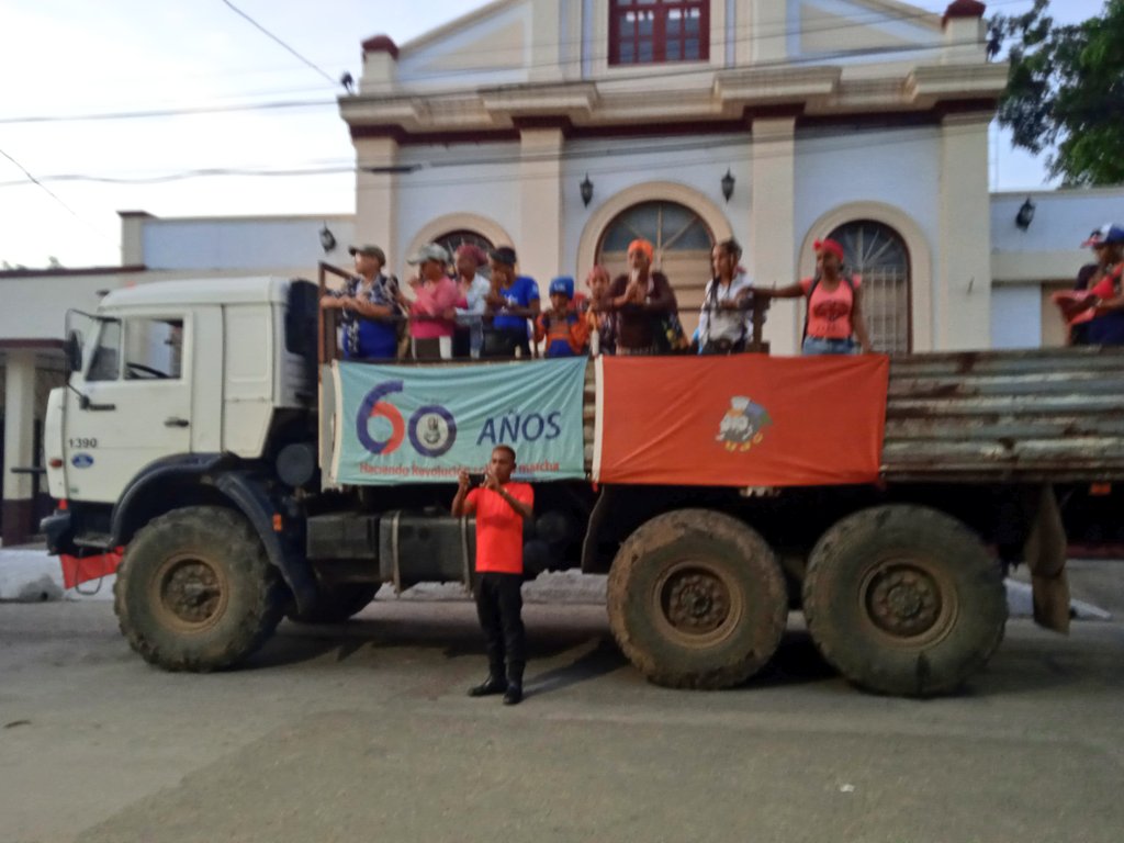 En #SongoLaMaya inicia la movilización de federadas, cederistas, militantes de la <a href="/UJCdeCuba/">UJC de Cuba</a> y trabajadores de diversos sectores hacia áreas de desarrollo agrícola del municipio. 
Sembrarán plátano, yuca y apoyarán la limpieza y preparación de tierra.
#SantiagoDeCuba
