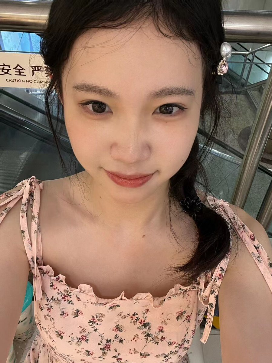 JayVayeeas's tweet photo. 看我主页， 帮你P涩图。  收到了美女的好评。 想P图可私我。#射屏 #换脸 #P图 https://t.co/75motuUz99