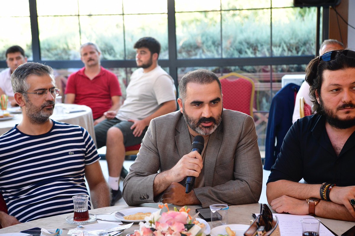 enverosmanoglu's tweet photo. Sancaktepe Mimarlar Platformu olarak Sancaktepe Belediye Başkanı Sn.@alperyegin_ ile Sancaktepe İlçemizin Geleceğine İlişkin İstişare Toplantımızı Gerçekleştirdik.
Önemli Sorunlar İçin Görüşlerimizi Aktardık. https://t.co/E7MD8QvuHA