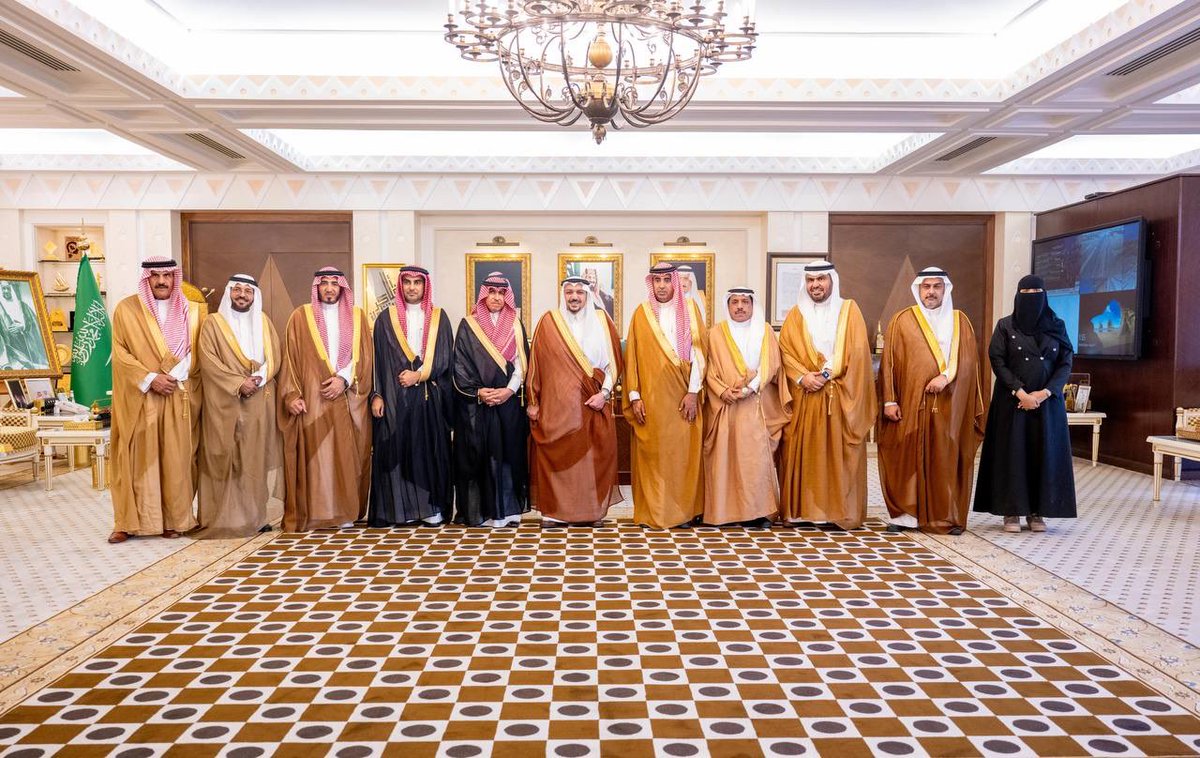 EmarahAlQassim's tweet image. أشاد سموه بدورهم لدعم مسار المسؤولية المجتمعية بالجمعية بتوظيف 21 كادرا بتخصصات هندسية وفنية وإدارية ..

سمو #أمير_منطقة_القصيم يكرّم عدد من المسؤولين في شركة البواني المحدودة لدعمهم توظيف الكوادر الوطنية بجمعية الإسكان الأهلية بالمنطقة .