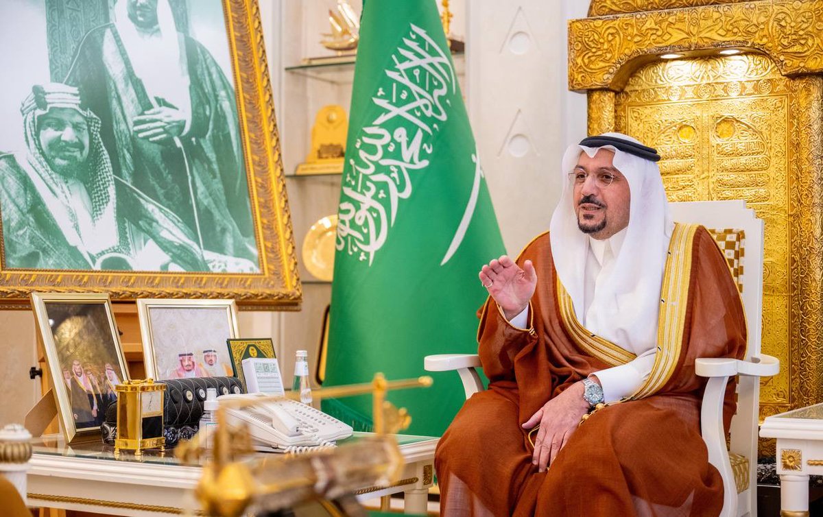 EmarahAlQassim's tweet image. أشاد سموه بدورهم لدعم مسار المسؤولية المجتمعية بالجمعية بتوظيف 21 كادرا بتخصصات هندسية وفنية وإدارية ..

سمو #أمير_منطقة_القصيم يكرّم عدد من المسؤولين في شركة البواني المحدودة لدعمهم توظيف الكوادر الوطنية بجمعية الإسكان الأهلية بالمنطقة .