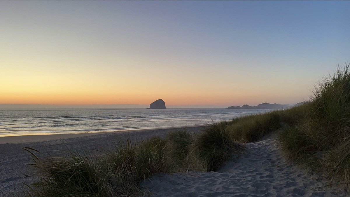 WranglerQueen's tweet photo. Drove to the beach today so I could watch the sunset🌅 
RT if you would join me💗 https://t.co/iDibI3D6ci