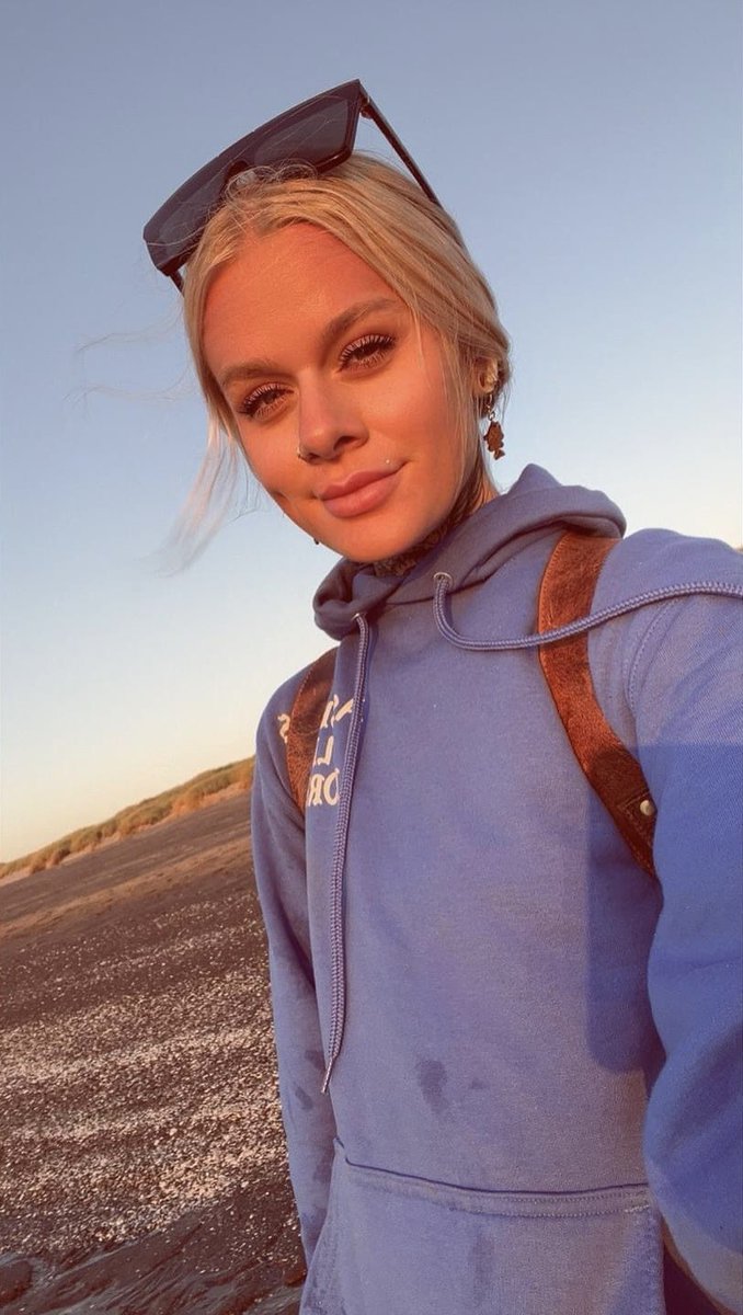 WranglerQueen's tweet photo. Drove to the beach today so I could watch the sunset🌅 
RT if you would join me💗 https://t.co/iDibI3D6ci