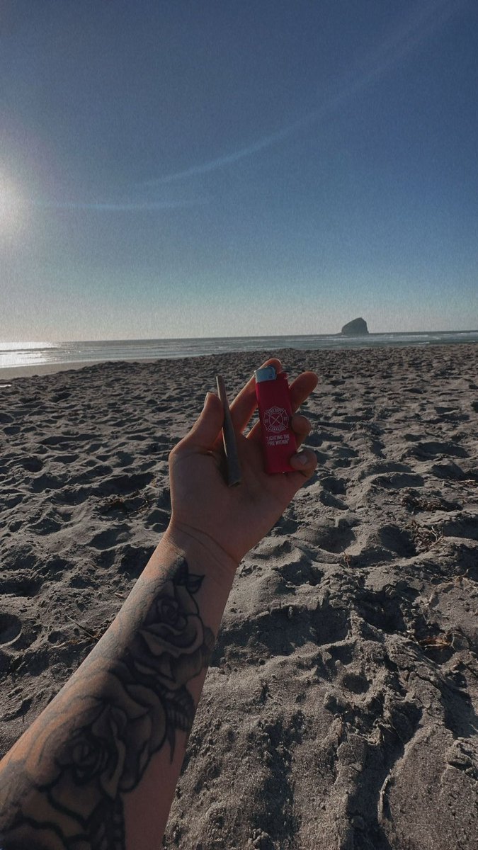 WranglerQueen's tweet photo. Drove to the beach today so I could watch the sunset🌅 
RT if you would join me💗 https://t.co/iDibI3D6ci