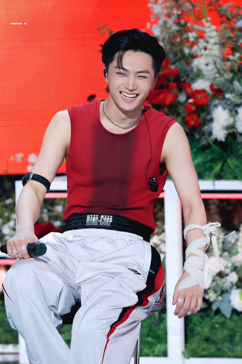 BLUEJAYS_CO's tweet image. 240807 | MINI FM

Park Jongseong smile is the masterpiece that brightens every canvas.

#엔하이픈_제이 #제이 #ジェイ #ENHYPEN_JAY #JAY #엔하이픈 #ENHYPEN @ENHYPEN @ENHYPEN_members