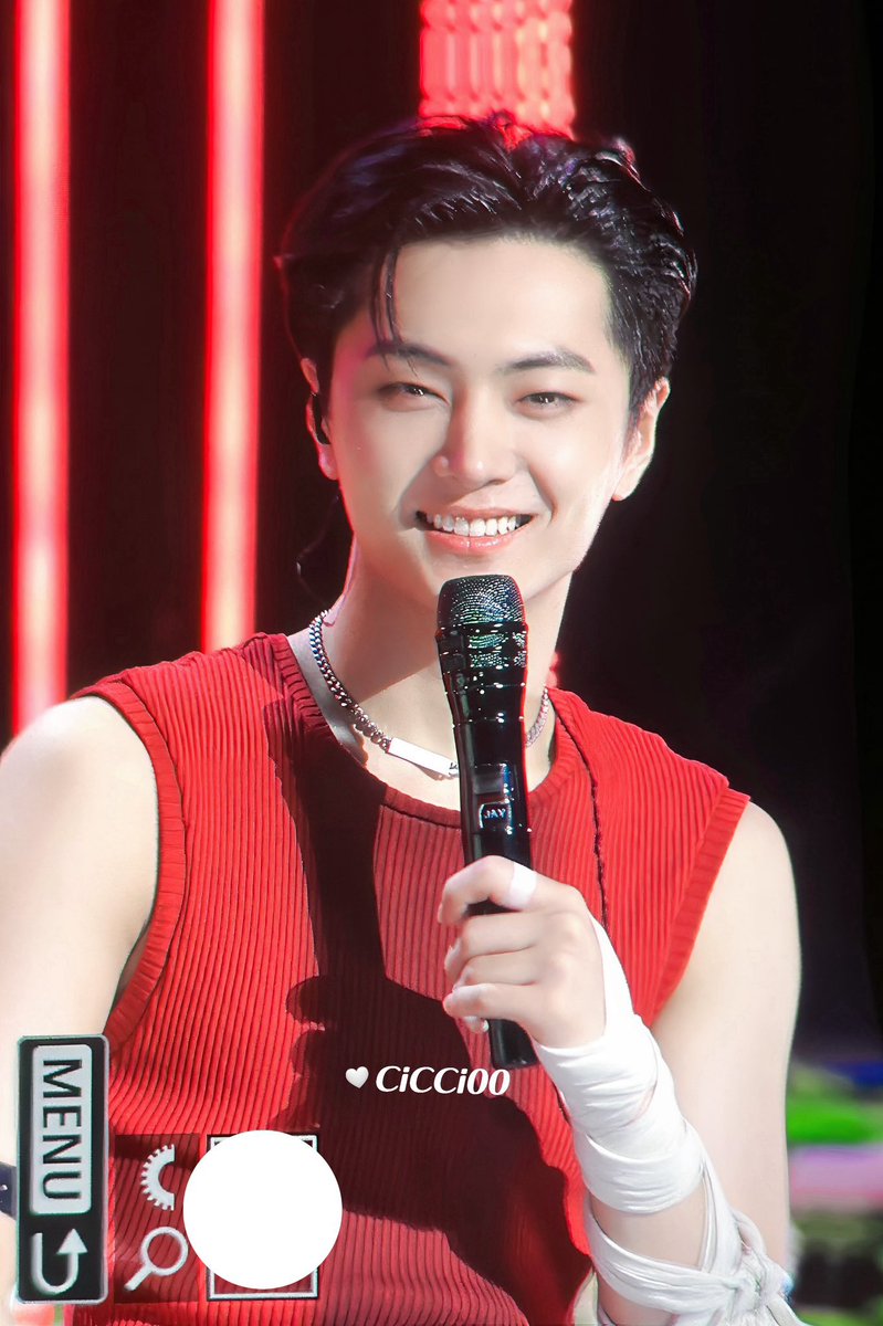 BLUEJAYS_CO's tweet image. 240807 | MINI FM

Park Jongseong smile is the masterpiece that brightens every canvas.

#엔하이픈_제이 #제이 #ジェイ #ENHYPEN_JAY #JAY #엔하이픈 #ENHYPEN @ENHYPEN @ENHYPEN_members