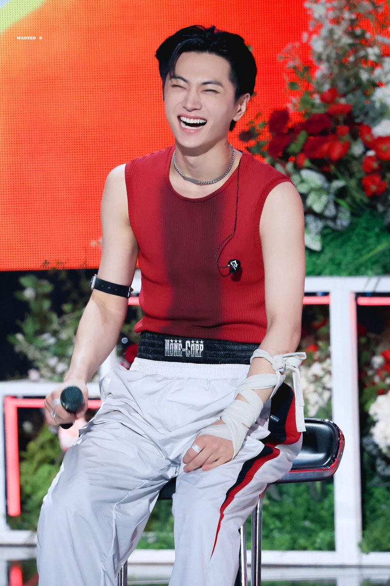 BLUEJAYS_CO's tweet image. 240807 | MINI FM

Park Jongseong smile is the masterpiece that brightens every canvas.

#엔하이픈_제이 #제이 #ジェイ #ENHYPEN_JAY #JAY #엔하이픈 #ENHYPEN @ENHYPEN @ENHYPEN_members