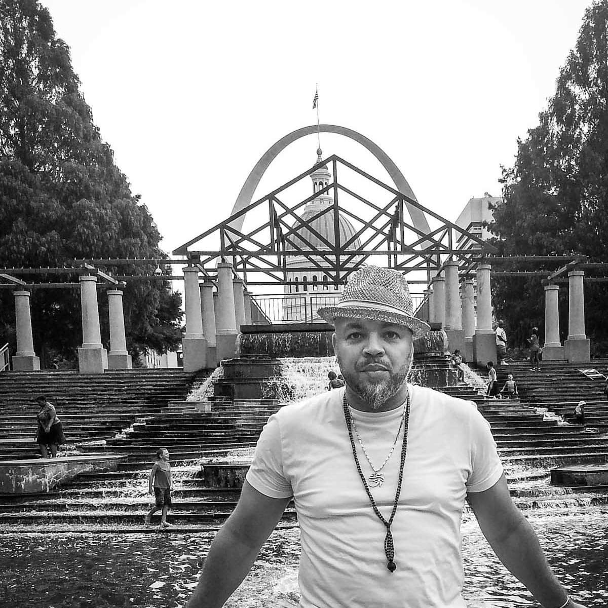 St Louis has always been a great city to visit!  I'm overjoyed to do a Community Arts residency there! A  Brothers Circle, a family dinner, public convos,  free portraits, Love Every Angle sessions at greatly reduced rates, and more. Aug 7th-14th. The beauty is in the being....