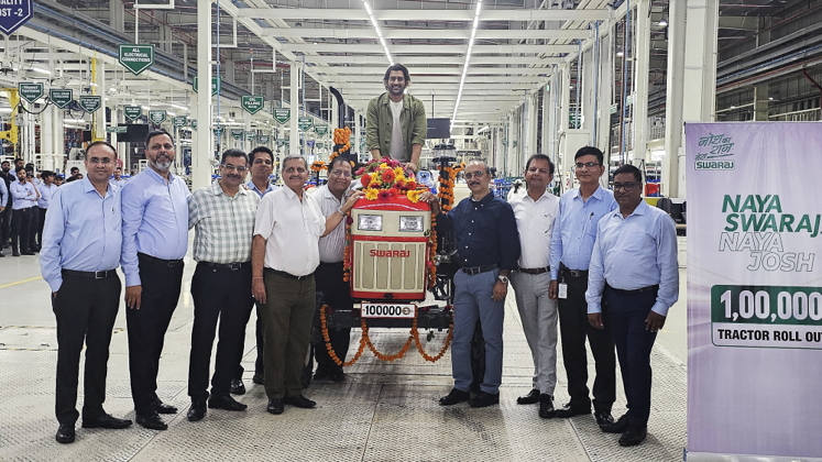 TractorsSwaraj's tweet photo. Heartfelt thanks to our customers for making Naya Swaraj Tractor's fastest 100000 units sale possible. Your trust &amp; enthusiasm fuel our journey. Honoured to have our esteemed customer and brand endorser M S Dhoni join us for this momentous occasion #NayaSwarajNayaJosh https://t.co/DEICmJdXC3