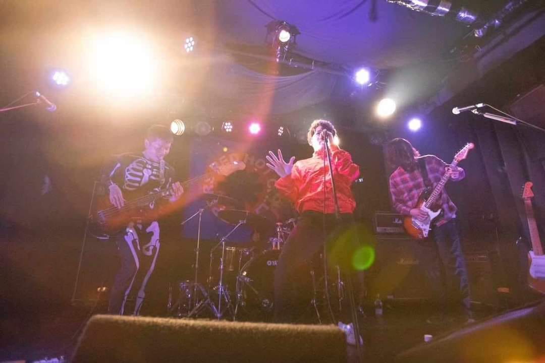 LEGEND_OF_ROCK's tweet photo. 9/28(土)渋谷 Club Rosso にて The Greatst Rocks~Back to 90's~開催!
予約はこちら
↓
https://t.co/HGyReupCqc
※出演バンドへの直接予約も可
Oasis、RADIOHEAD、Red Hot Chili Peppersという90年代を代表する3バンドのトリビュートバンドが登場
#redhotchilipeppers #oasis #rediohead https://t.co/3wMPfGV7Vw