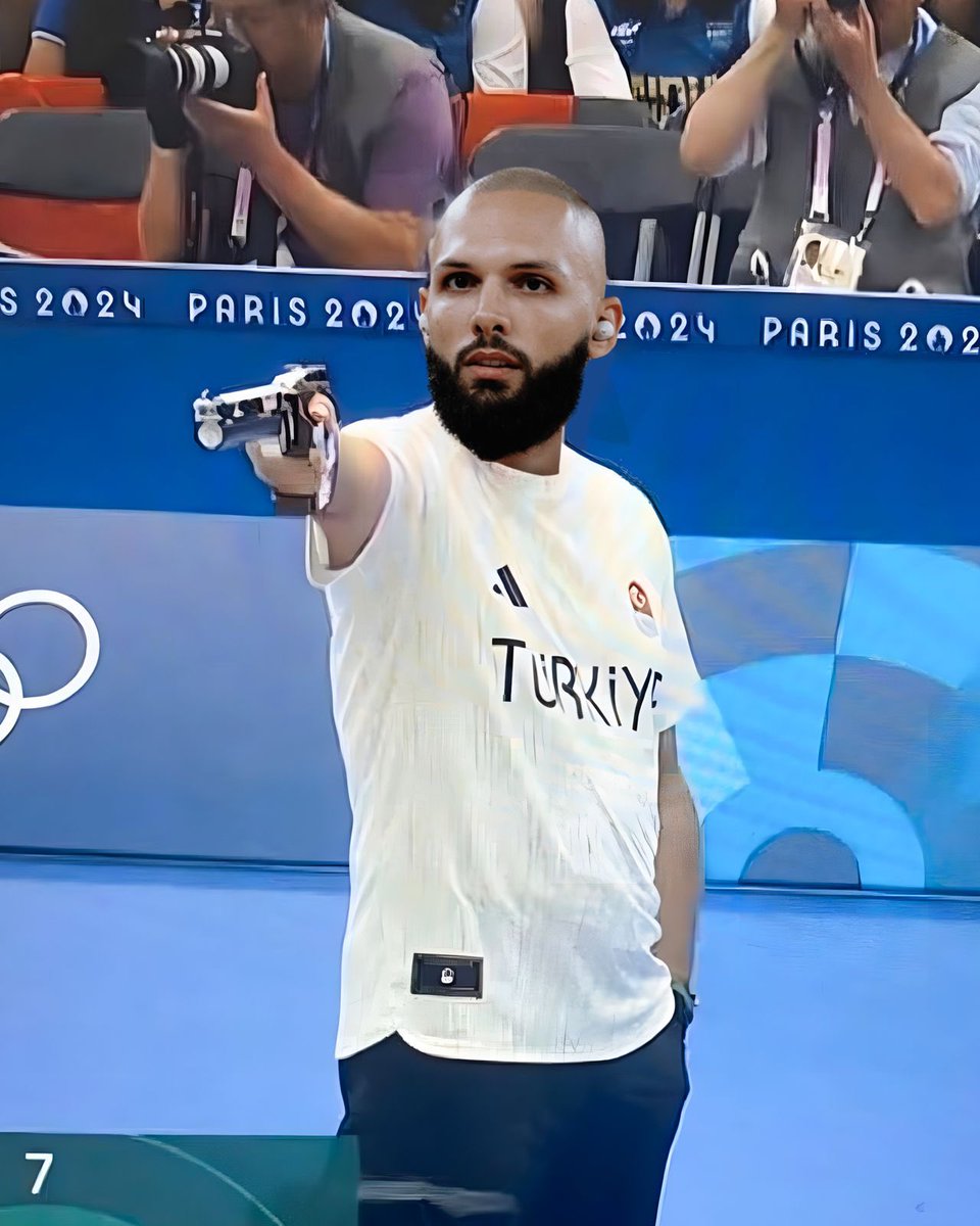 ParlonsNBA's tweet photo. En ce beau mercredi, on vous souhaite un bon réveil à tous ! 🎯😂 https://t.co/YcGf1xi5fr