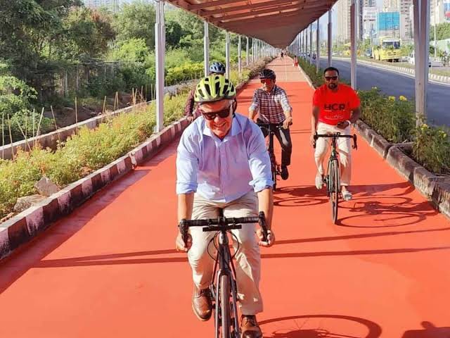 How proud we should be?! #Hyderabad 

We have the world class infrastructure in place in our city to start with! We should all continue to make use of it, as residents of our city - but not just this - I wanted to highlight something bigger! 

Amazing 23 kms in hand and in place!