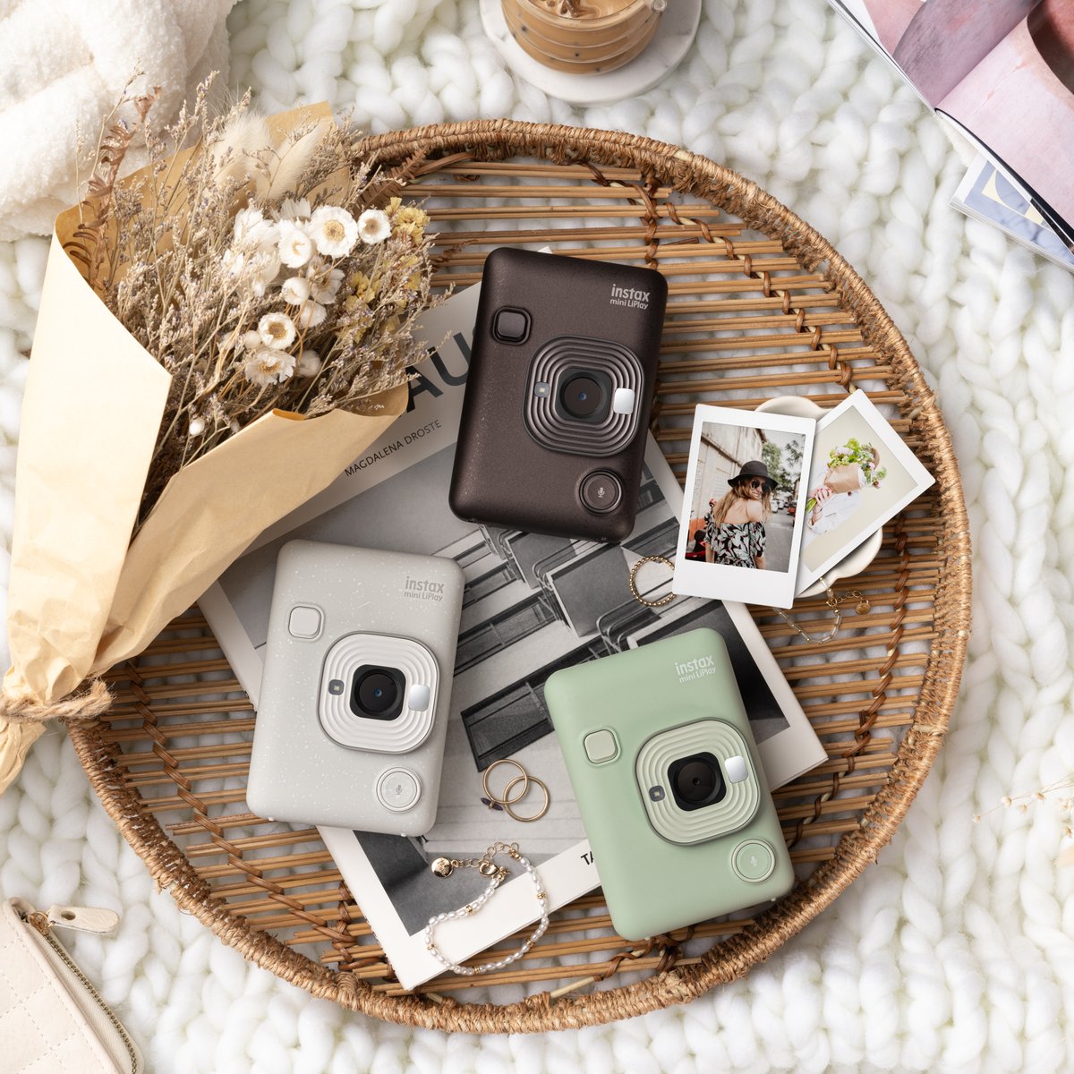 koide_128's tweet photo. instax mini LiPlay™がリニューアルして発売中です!
\カメラとスマホプリンターの1台2役/
新トレンドに合わせた3色から選べます💫
『グリーン』・『ホワイト』・『ブロンズ』
当店では、すべてのお色をご用意してます◎
#INSTAX #チェキ #INSTAXminiLink2 #スマホプリンター https://t.co/hx16uuGkfs