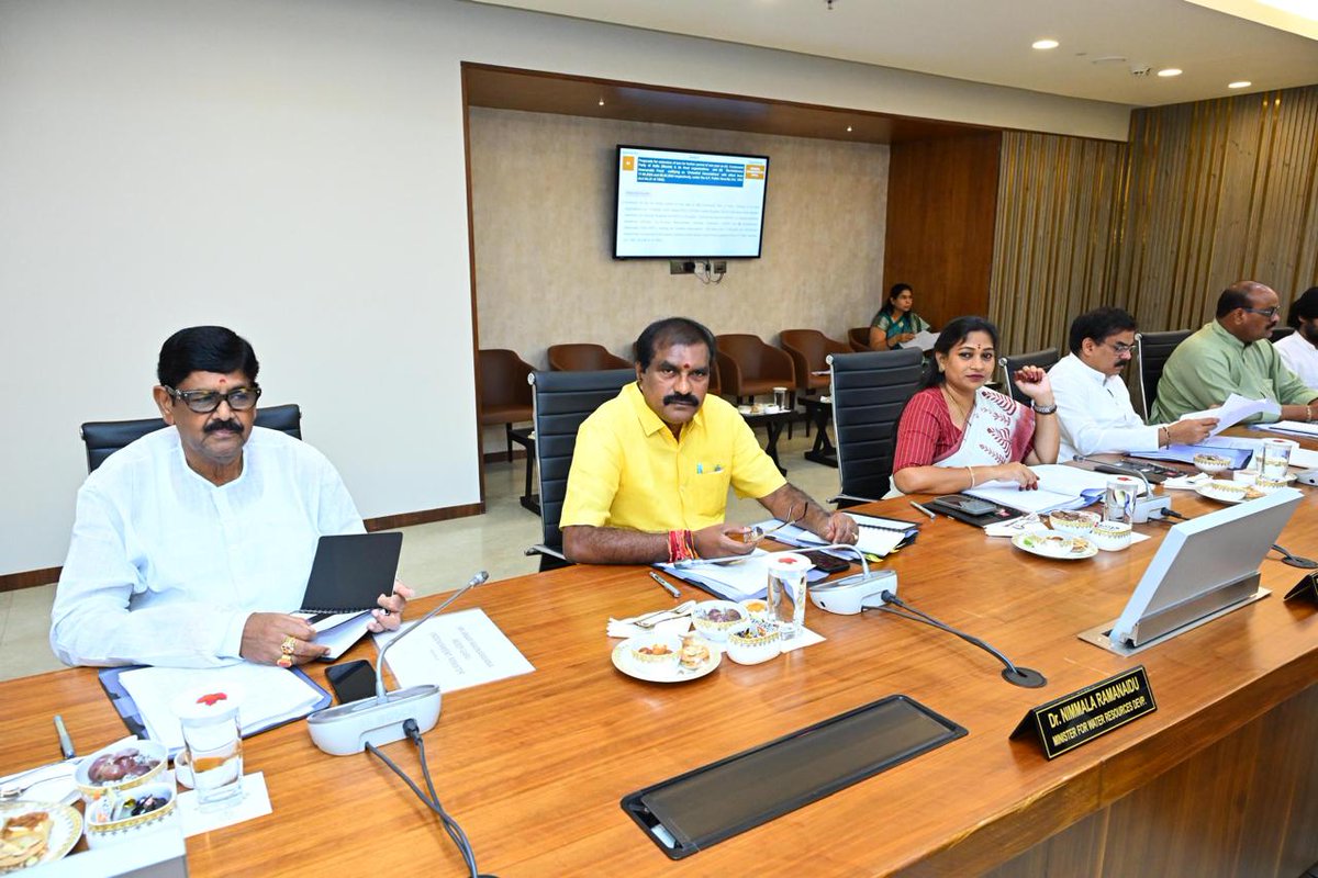 Telugu Desam Party (@jaitdp) on Twitter photo సచివాలయంలో ముఖ్యమంత్రి చంద్రబాబునాయుడు గారి అధ్యక్షతన క్యాబినెట్ భేటీ జరుగుతోంది.
#NaraChandrababuNaidu 
#AndhraPradesh సచివాలయంలో ముఖ్యమంత్రి చంద్రబాబునాయుడు గారి అధ్యక్షతన క్యాబినెట్ భేటీ జరుగుతోంది.
#NaraChandrababuNaidu 
#AndhraPradesh