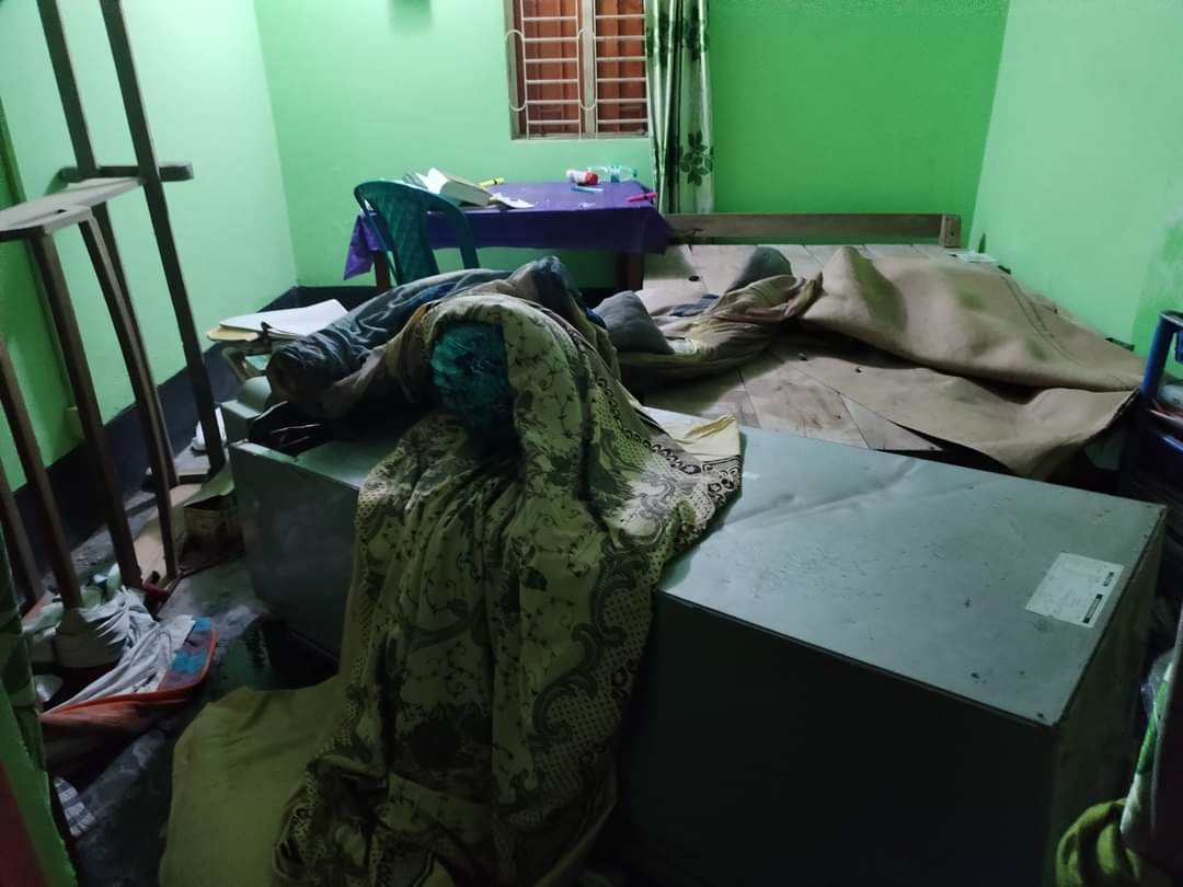 A case of assault and looting of a Hindu family. 
Nilphamari, Bangladesh
10 pm, 5 August 2024
#SaveBangladeshiHindus
#SaveBangladeshiMinorites
#savebangladeshihindustemple
 #InternationalSupport
#SaveBDHindus2024