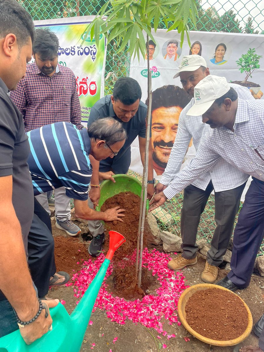 ZC_SLP's tweet photo. Today, participated in the #Plantation program at #Barlakunta #Lake  along with DC 20, EE Irrigation, #GHMC officials, Madhulika, NGOs and Local Residents. 
#Hyderabad 
#SerilingampallyZone
#SwachhadanamPachhadanam 
@GHMCOnline
@CommissionrGHMC
@gadwalvijayainc
@TGMAUDOnline
@PrlsecyMAUD