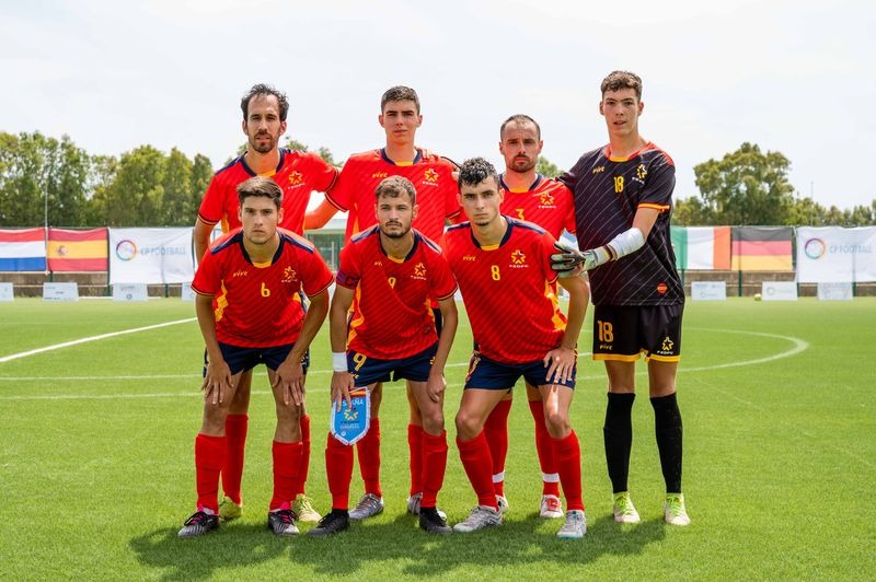 _FEDPC_'s tweet photo. 📢 La selección española de fútbol 7 ⚽️🇪🇸 inicia la preparación de la Copa del Mundo de Salou (Tarragona)

El equipo, con 16 jugadores, se concentra del 9 al 11 de agosto en el CAR de Sant Cugat (Barcelona)
Más información 📰 en el siguiente enlace 👇
https://t.co/slG8Tz978e https://t.co/o0OsFlBPb2