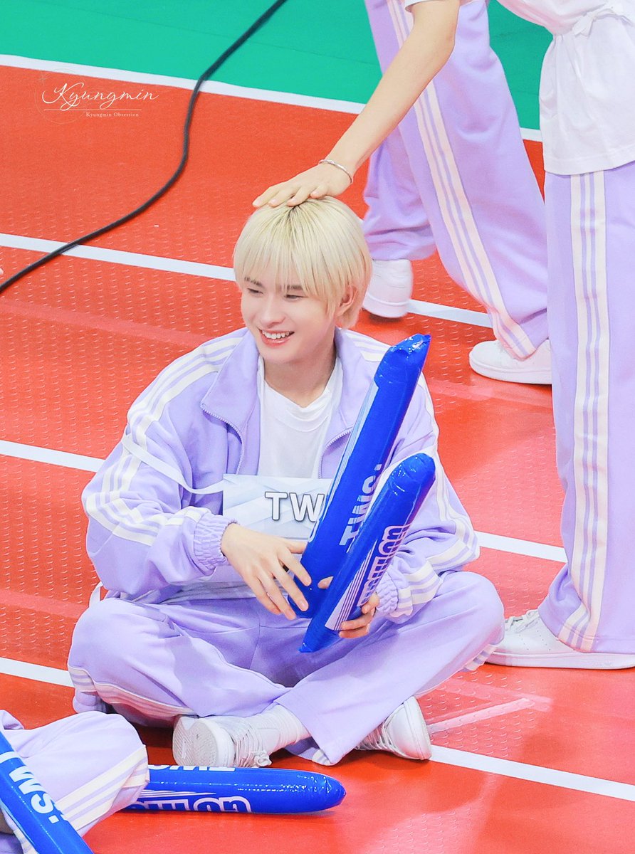 all4kyungmin's tweet photo. 240805 ISAC

Just love the way YOUNGJAE pats KYUNGMIN’s head. Glad to see TWS boys having fun. 💜💙

#투어스 #경민 #TWS #KYUNGMIN https://t.co/O4cQ2CPWgh