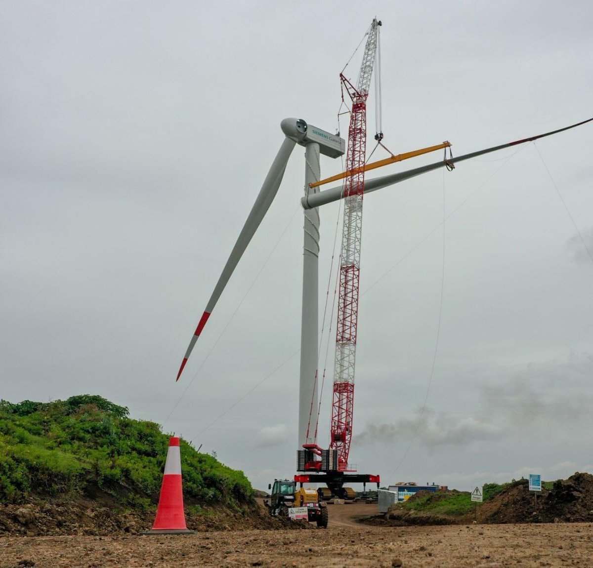 dessalegnmanaye's tweet photo. Construction of 13 turbines at Assela #wind_farm power generation facility completed. Overall implementation of the project reached 61%. Project has a total generation capacity of 100 MW, with 29 turbines.
@TayeAtske
#Climatediplomacy
#Ethiopia
#Clean 🔋
#RenewableEnergy
@UNFCCC https://t.co/jrWxnJMWMK
