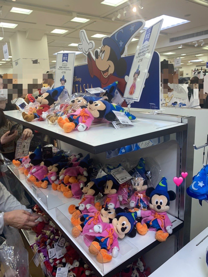 Fuumy8828's tweet photo. #ディズニーザマーケット
in日本橋三越
さすがに初日は人がすごかった🫥 
シュタイフのスティッチがかわいすぎて、もう一回行こうかな、(･･;) https://t.co/PNe3aO0HUp