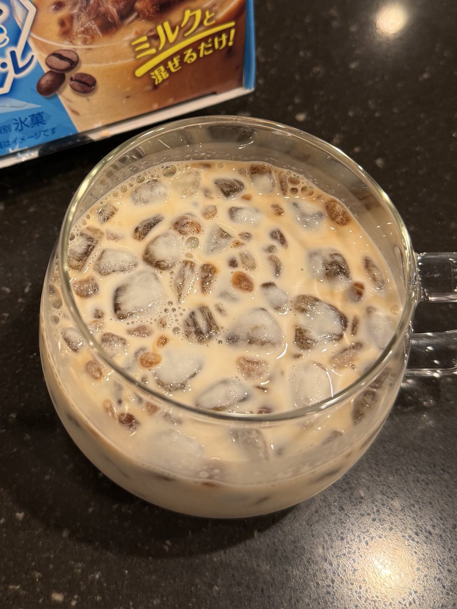 chocoha25's tweet photo. お家でドトールの氷コーヒーが食べれるの最高すぎる...。溶かして食べても最後に少し残った氷をそのまま食べても美味しい。夏は氷でコーヒー薄くなっちゃうけどこれなら気にならない🫶 https://t.co/NgULB5f2ct