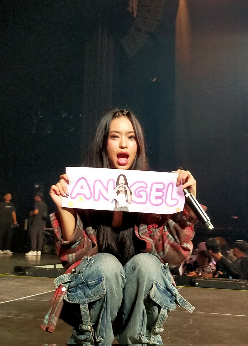 OnnO83981365's tweet photo. Just to record for the photo collections of angie babe 💜🤍
#DOLLA #DOLLARebirth #DOLLAReBirthTheExperience https://t.co/fY1qYMaQcI