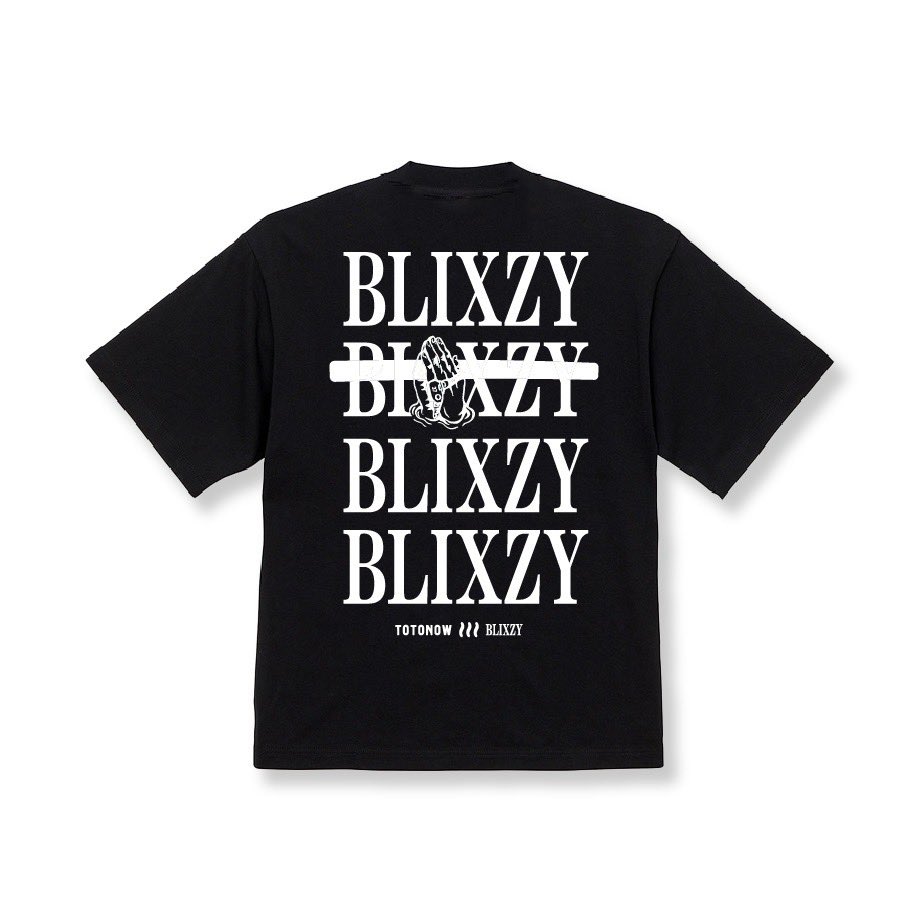 BLIXZY_TOKYO's tweet photo. ＼TOTONOW × BLIXZY／
全国のサウナーから絶大な支持を誇るアパレルブランド「TOTONOW」とのコラボTシャツが期間限定で受注生産受付中！BLIXZYの大人気のBACK PRINTとTOTONOWのモチーフがMIXされたインパクトのあるデザインに✨
▼予約販売はこちら🛒
https://t.co/JRlAAqyN4x https://t.co/WmHPgIyHCi