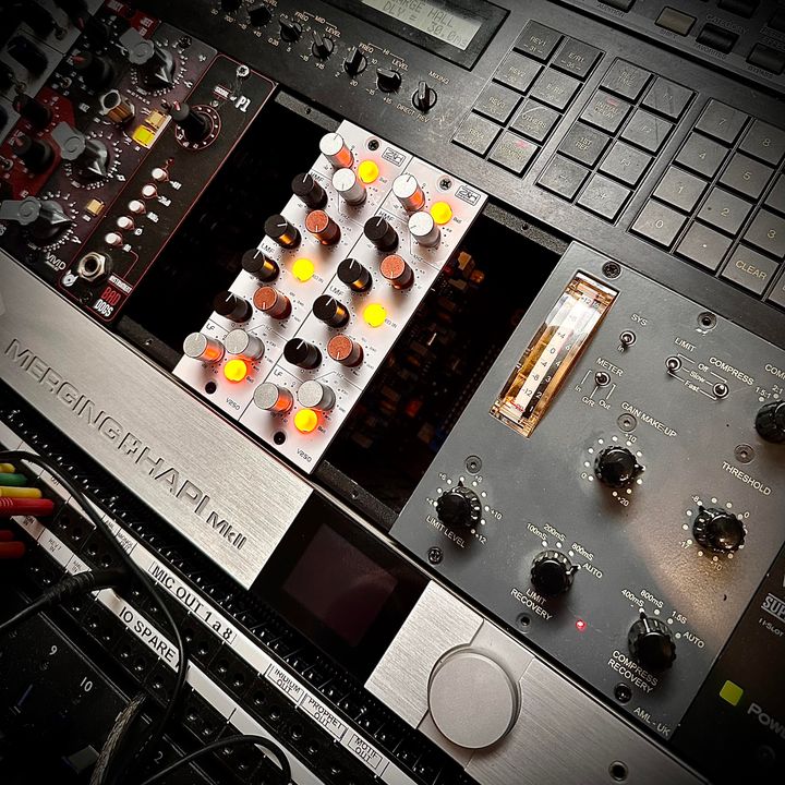 Z_and_H_Designs's tweet photo. White Gorilla Studio in France has unboxed a pair of V250 Parametric EQ. Looking great on the rack!
Looking forward to some demo!
#proaudioequipment #proaudiogear #500series #equalizer #pultec #sontec https://t.co/zS71iArUeG