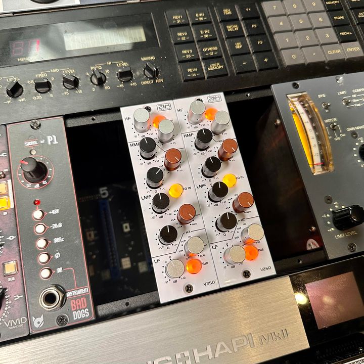 Z_and_H_Designs's tweet photo. White Gorilla Studio in France has unboxed a pair of V250 Parametric EQ. Looking great on the rack!
Looking forward to some demo!
#proaudioequipment #proaudiogear #500series #equalizer #pultec #sontec https://t.co/zS71iArUeG