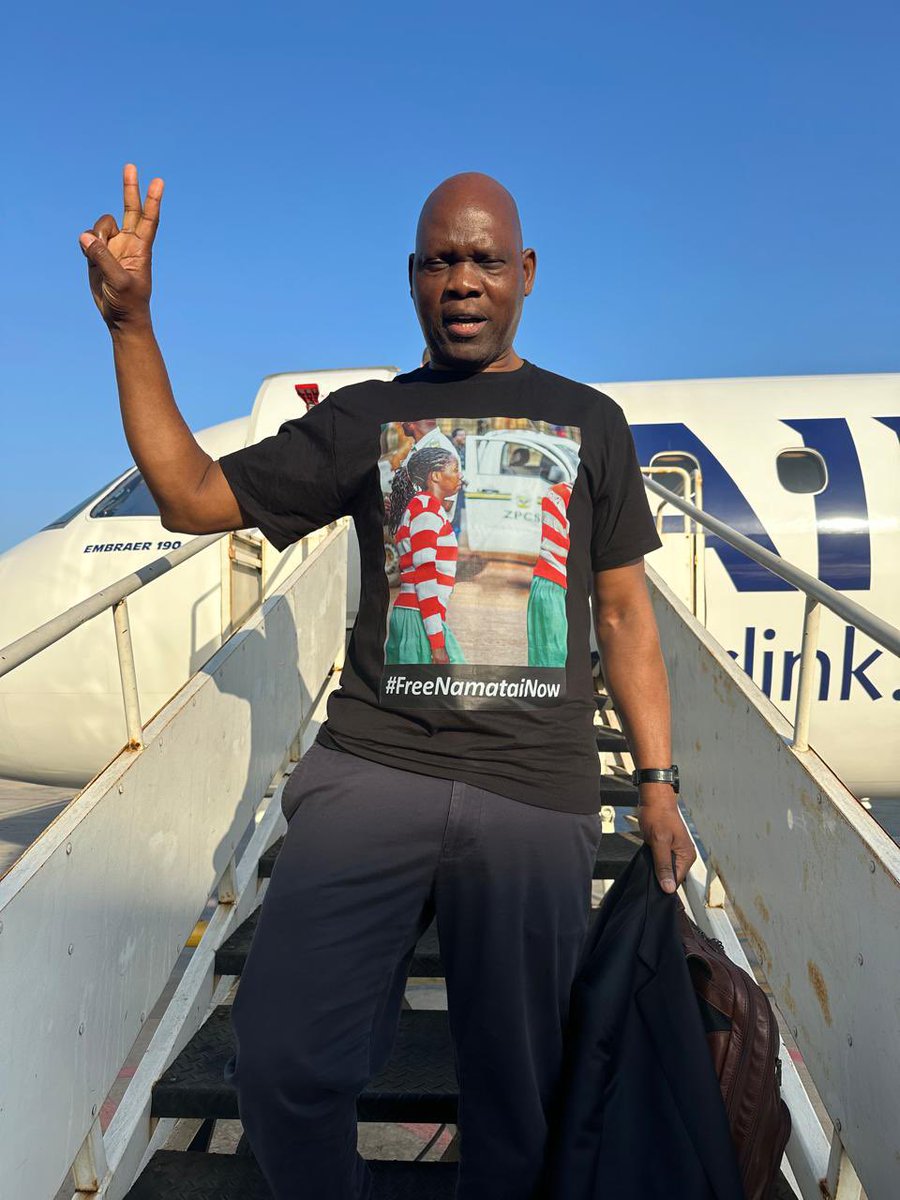 RETWEET

This is Prof. Adriano Nuvunga, a prominent academic from Mozambique, wearing a T-shirt with Namatai Kwekweza’s picture in prison garb.

This is the shame crookED Emmerson has brought to Zimbabwe in his attempt to silence Zimbabwean pro-democracy activists.

The whole