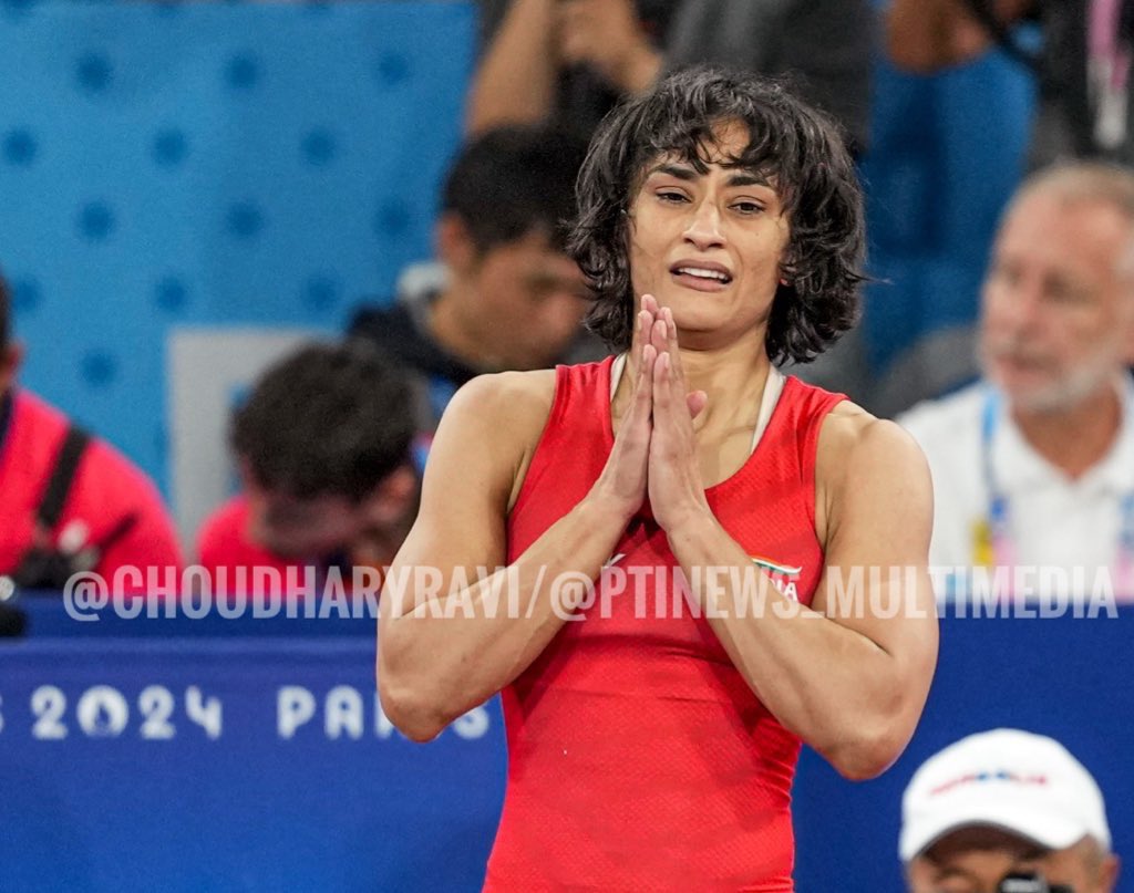 Heartbreaking! 

Heart shattering for India!
Vinesh Phogat disqualified from 50 kg gold medal bout for weight issue.

<a href="/PTI_News/">Press Trust of India</a> 

#WrestleParis #Paris2024  #vineshphogat #Wrestling