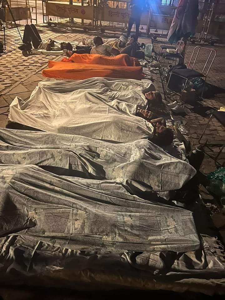 Amockx2022's tweet image. You have to first answer why she was lathi charged and forced to sleep on streets last year?

And you didn&apos;t you suspend Brij Bhushan from BJP?

You are now playing safe game to be in good books 👏👏