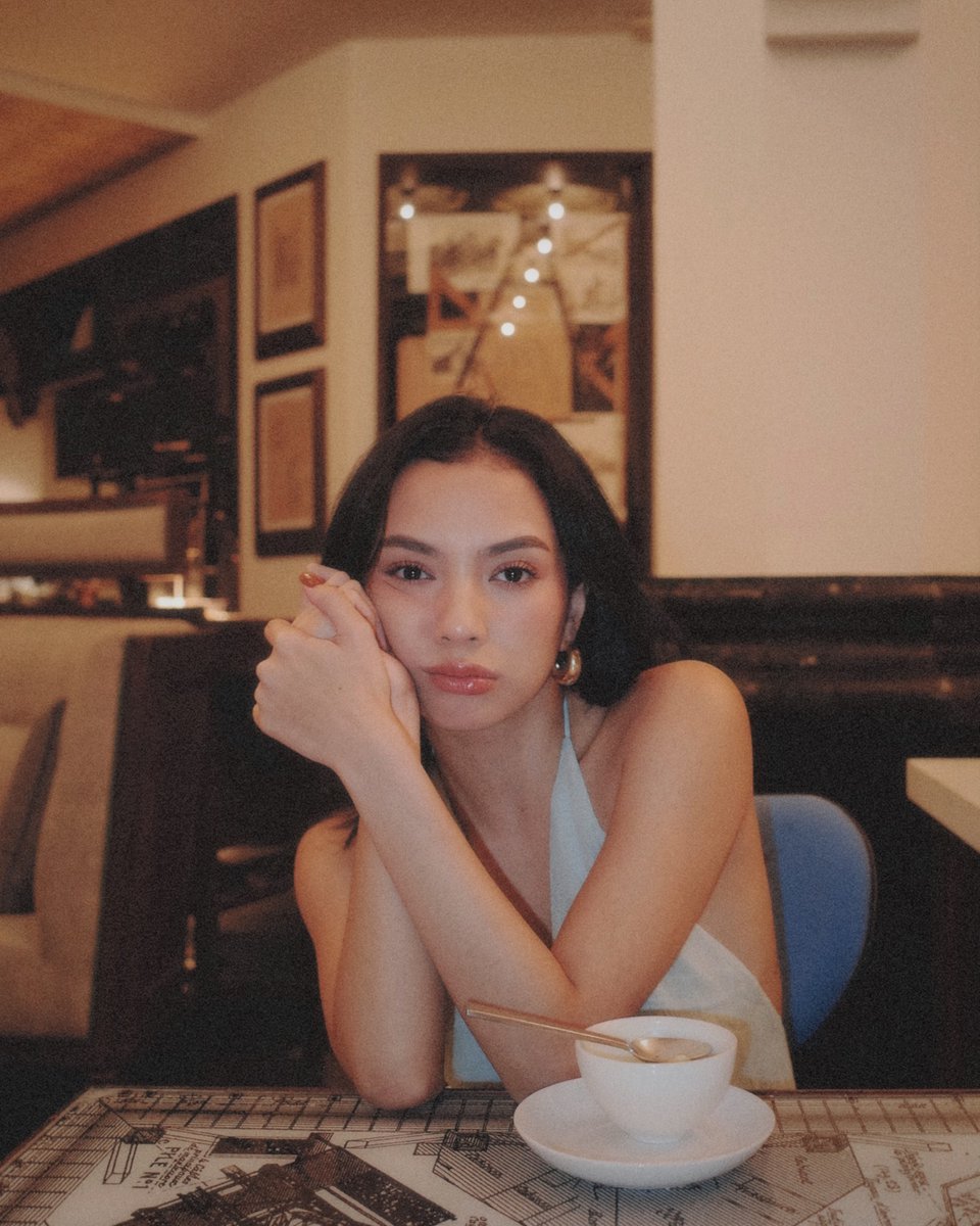 chiya_collins's tweet photo. 🍽️ + 🏝️ + 🤳🏽 https://t.co/R2ZntE1iYM