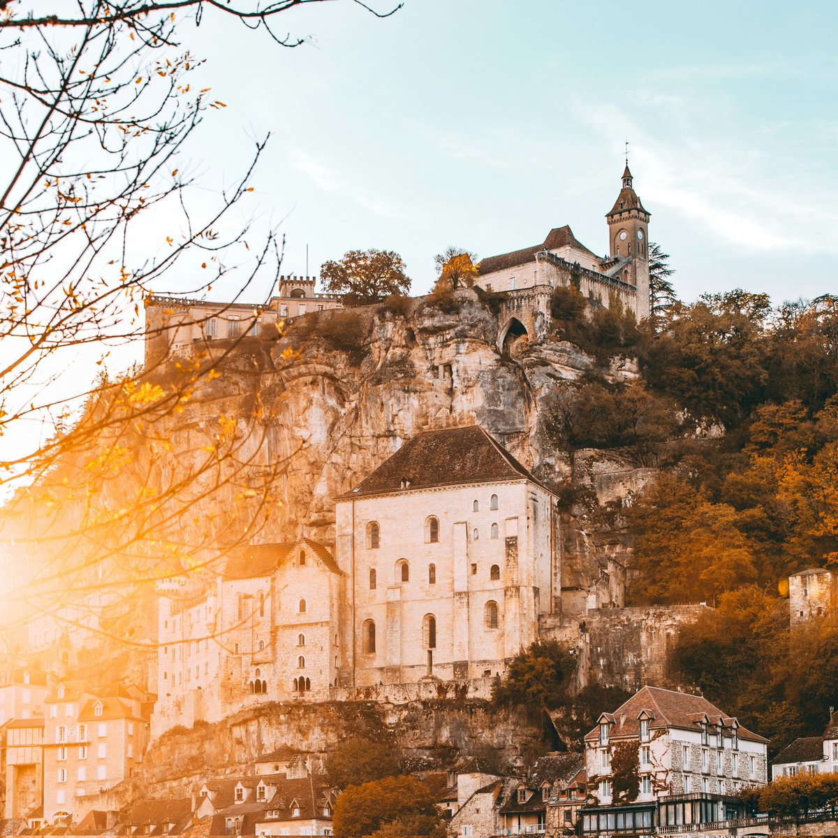 offaigo's tweet photo. GM 🌴🌞
Fun fact: Rocamadour is a stop on the Way of Saint James pilgrimage route 🔗https://t.co/h6G8mMRfpJ
#travel #explore #offaigo #wanderlust #solotravel https://t.co/ZaDjDDn3Dj