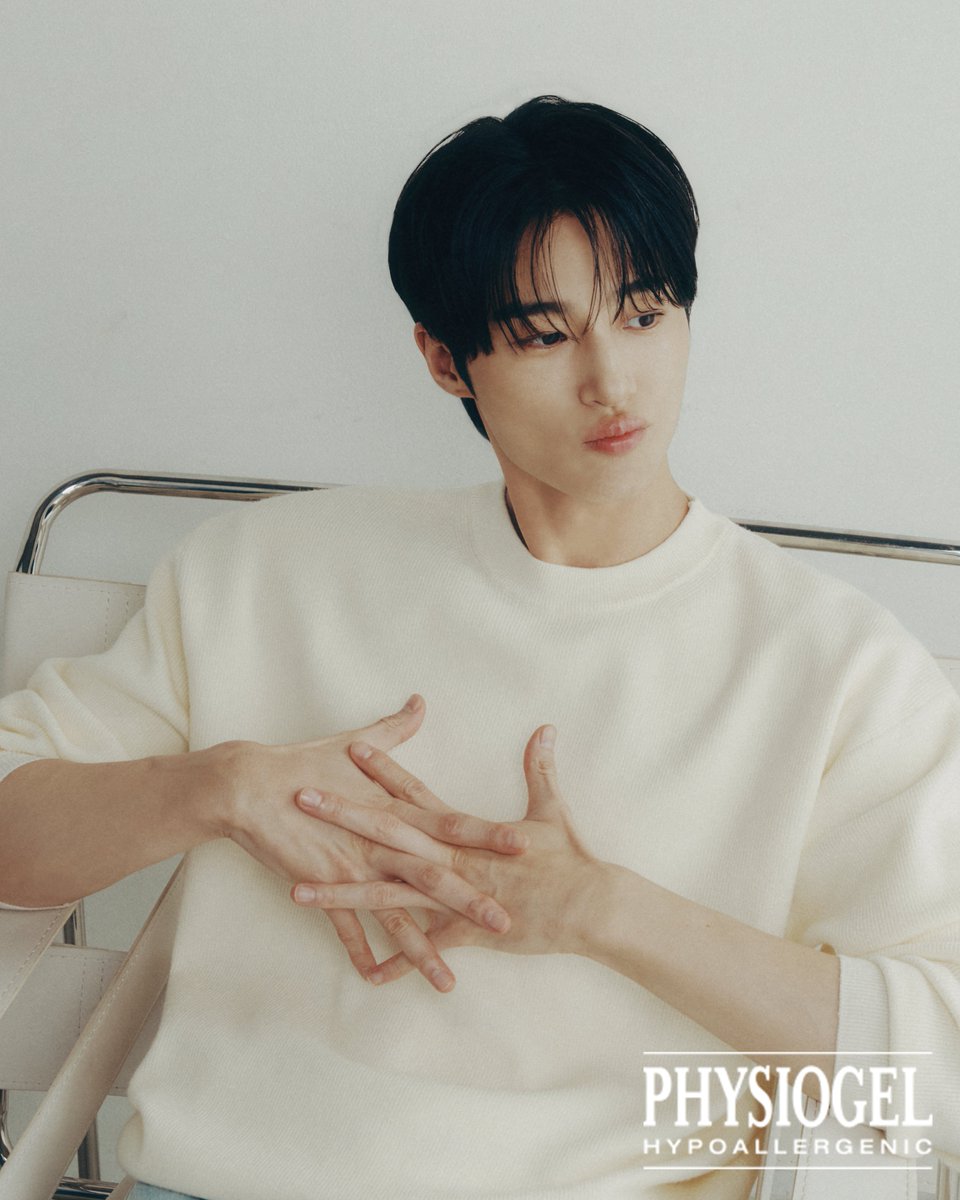 안녕하세요 마케터 P입니다. 트친 분들 모두 안녕하신지요? 
지금 이 수많은 사람들 앞에서..  

변우석님을 추앙합니다… 
아니아니 참, 피지오겔을 추앙합니다… 
아니아니 참, 둘 다 추앙할게요..

Introducing our official model, Woo-seok Byeon. Please stay tuned for our upcoming contents!