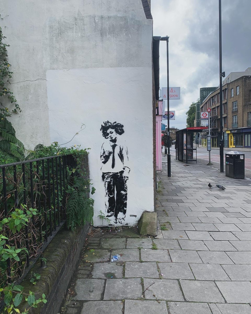 stewysstencils's tweet photo. STEWY - Little Simz - Essex Rd, Islington, London 06/07/24. Face reference inspired from the Met Galla, Burberry-CD by Daniel Lee & Hair stylist by Chantelle Fuller @stewystencils #stewy #stewystencils #littlesimz @littlesimz #London #islington #streetartlondon @streetartatlas https://t.co/oLsRhzrIm8