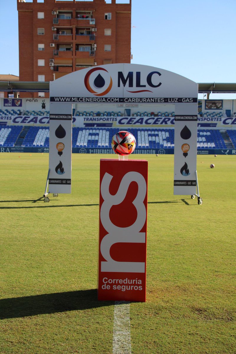 ⚽️ ¡Renovamos nuestra publicidad con el @linares_dptvo! 
Nuestra lona exterior y peana para el balón, que lucen espectaculares gracias a @_sponsor4u

💙💙 ¡Vamos Linares!  ¡Orgullosos de seguir apoyando! 💙💙

#publicidad #patrocinio #LinaresDeportivo 
#marketingdeportivo