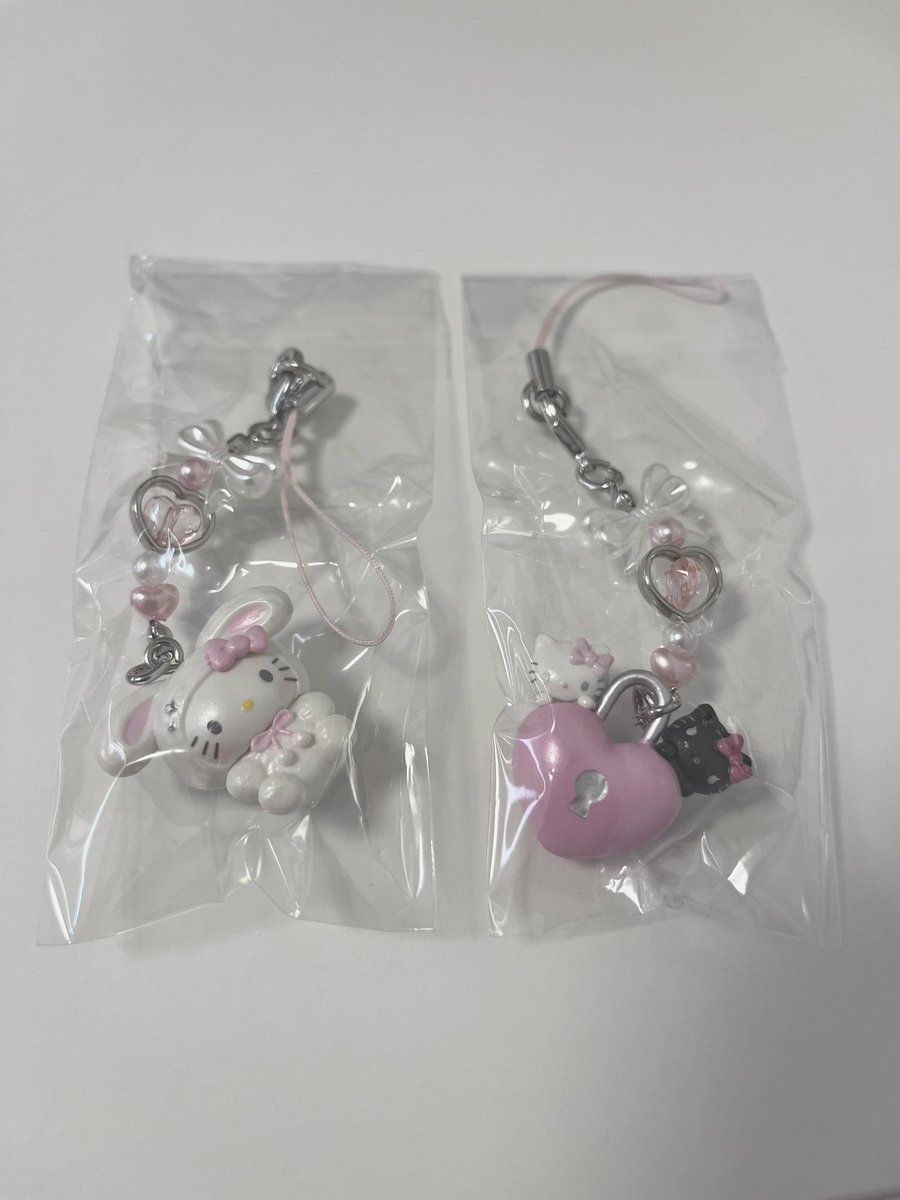 s2ulv's tweet photo. ハローキティ 天使小悪魔デザイン シークレットストラップ  交換

譲   画像１枚目(うさぎ 鍵)

求   画像２枚目︎💕︎(足長)

人気の為難しいと思いますが、ご検討よろしくお願い致します..₍ᐢ. ̫ .ᐢ₎.⋆𝜗𝜚 https://t.co/xMA8PpZQen