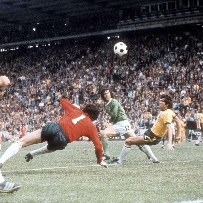 Socceroos's tweet photo. Some weekend reading ☕📖

June marked the 50th anniversary of the #Socceroos' maiden appearance at the @FIFAWorldCup and we recently caught up with one of the most respected members from the 1974 squad in Doug Utjesenovic.

💭  His memory of the tournament ⬇️