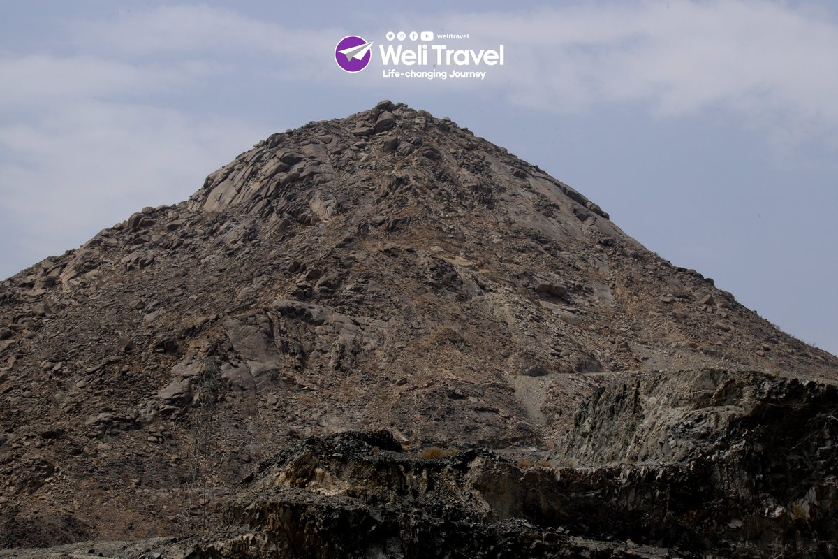 welitravel's tweet image. Mountains remind us of the power and majesty of Allah. Their strength and beauty are a reflection of His greatness. 

"And the mountains, how they are fixed firm?" (Quran 88:19) 

#IslamicReflections #Mountains #Tawheed #welitravel #lifechangingJourney