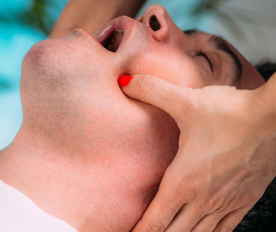 Oceanside_Chiro's tweet photo. At Oceanside Chiropractic, we specialize in gentle, effective chiropractic care to address the root cause of jaw pain. Our experienced chiropractors can help restore proper alignment and reduce discomfort. https://t.co/PTMhddfhfN https://t.co/6Wif2vpA3P