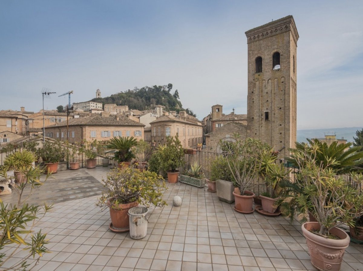 TimurNegru's tweet photo. 🇮🇹 Incredible deal! I contacted the agent right away.
🏛️Historic centre location
🌅 2 terraces with sea & mountain views
💰 €150,000
#ItalianProperty https://t.co/F6w4CiFcTo