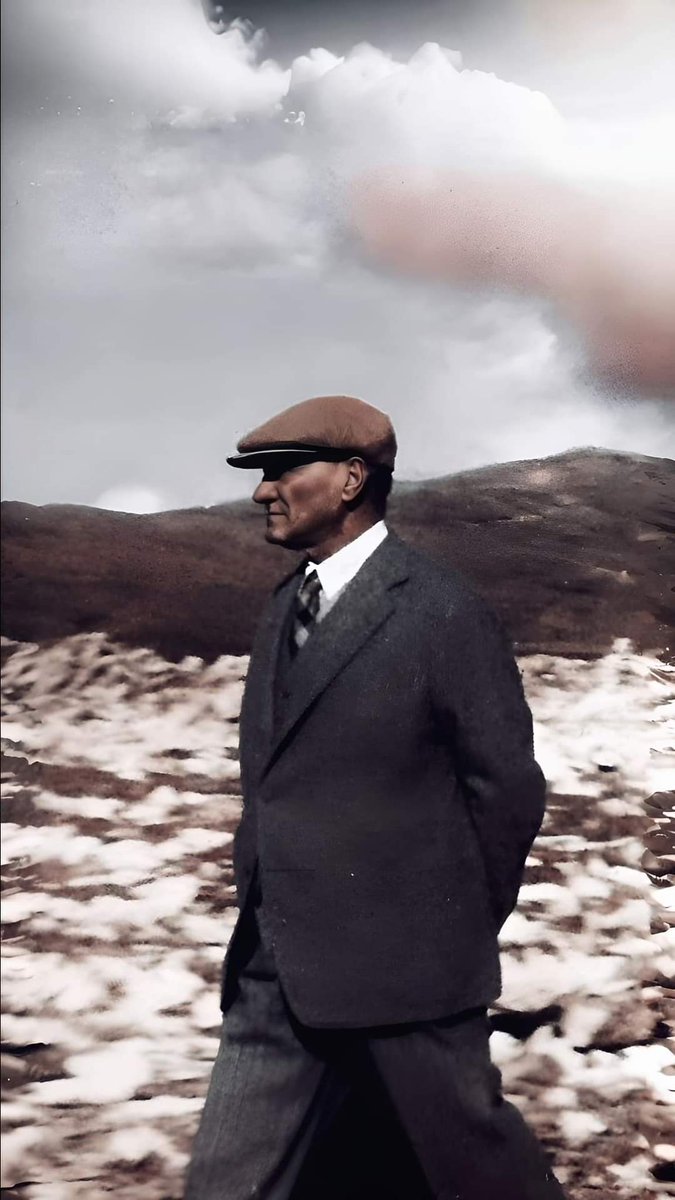 Dinle Sevgili Ülkem
Atatürk'ün 
Bugüne kadar her söylevi çıktı 
Son bir tanesi kaldı...
"Benim naçiz vücudum elbet bir gün toprak olacaktır, ancak Türkiye Cumhuriyeti ilelebet payidar kalacaktır."