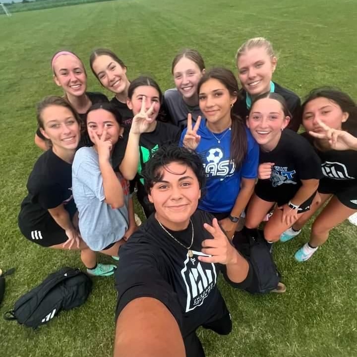 Fall academy training is underway. <a href="/CoachC168/">Henry Cheung</a> said the high school girls had a great practice. Keep up the good work, girls! #UpTheHouse 🧡🖤💚
